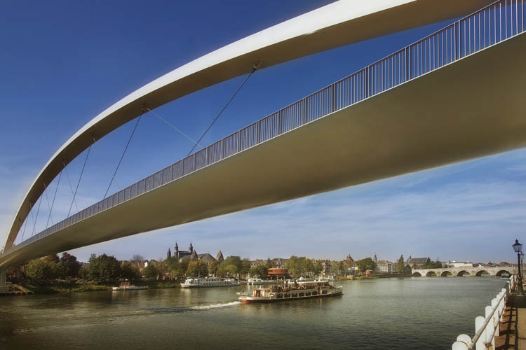 Brug bij Beluga Maastricht